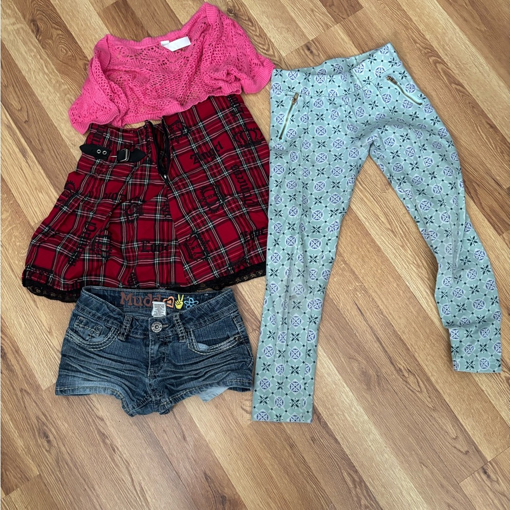 Kids bundle
1- coverup 
1-Skort
1-pants
1-shorts